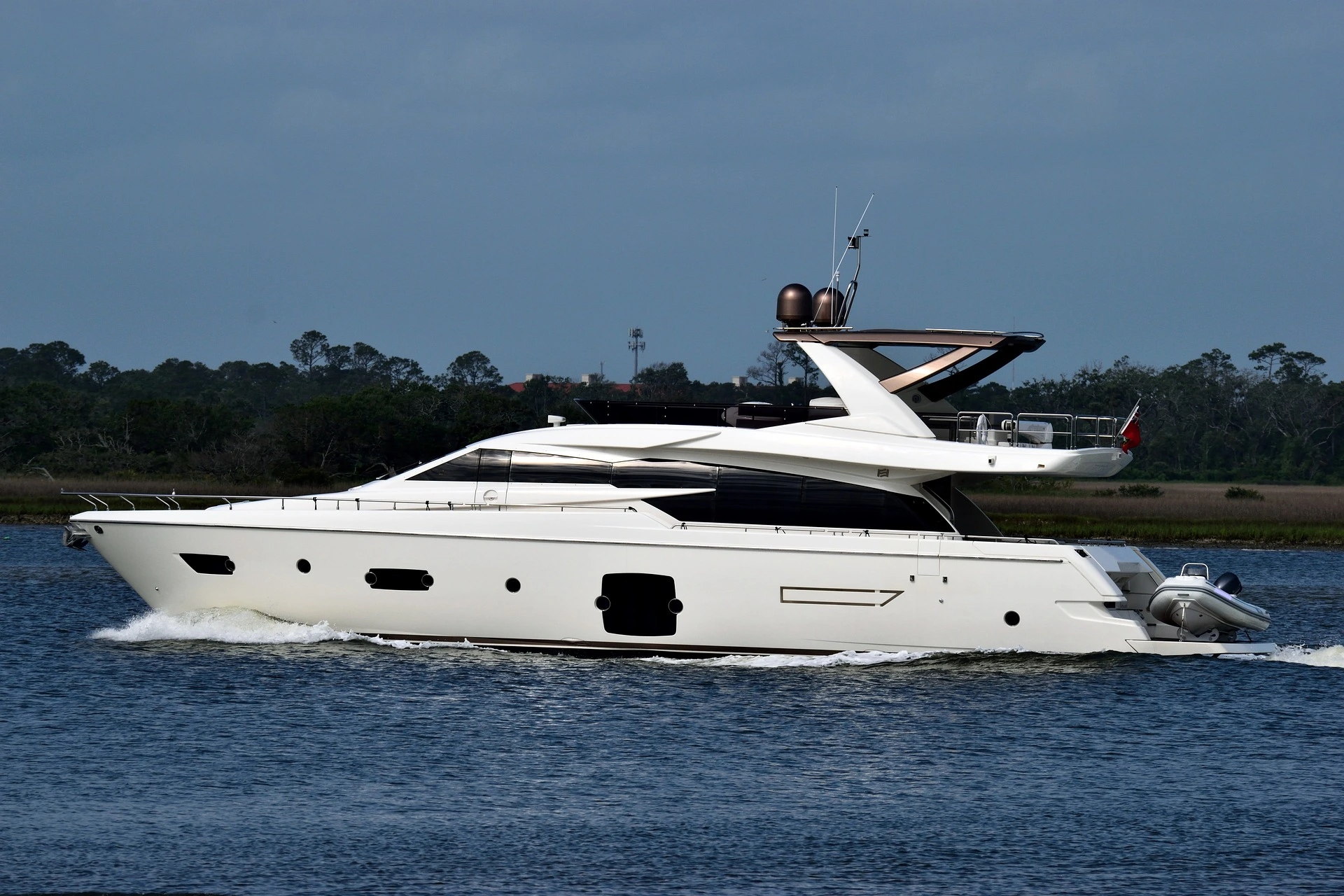 Read more about the article 10 Expert Tips for Planning Your Dream Vacation with Luxury Yacht Rentals